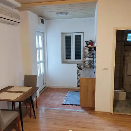 Airport Garden Πανσιόν 3*